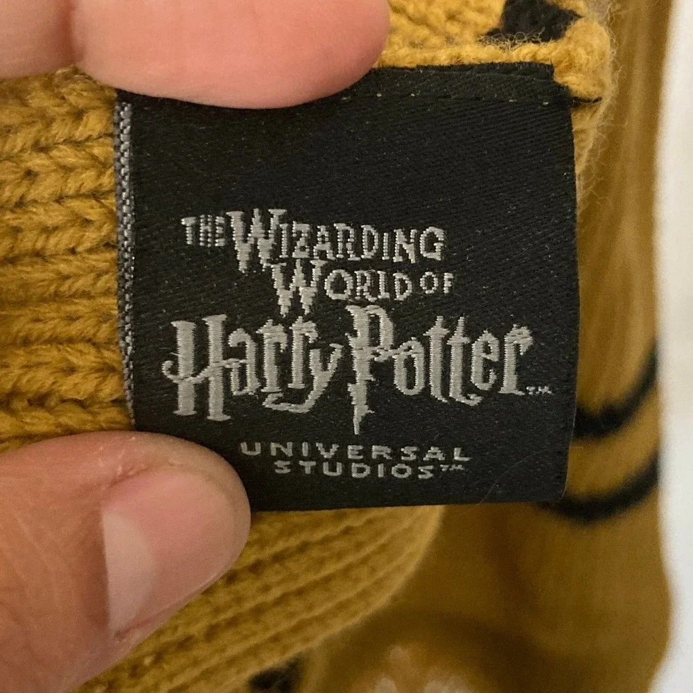Universal Studios Wizarding World of Harry Potter Hufflepuff‎ Scarf Yellow Black